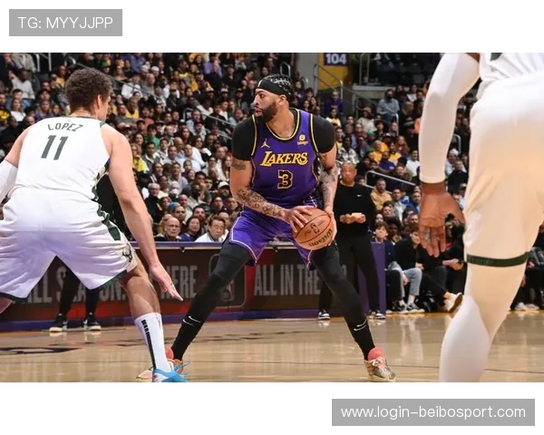 湖人连胜势头强劲 詹姆斯关键三分助球队取胜雄鹿